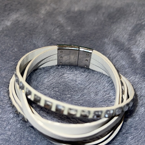 Swarovski Leather & Crystal Multi-Strand Wrap Bracelet ✨ - Picture 3 of 4